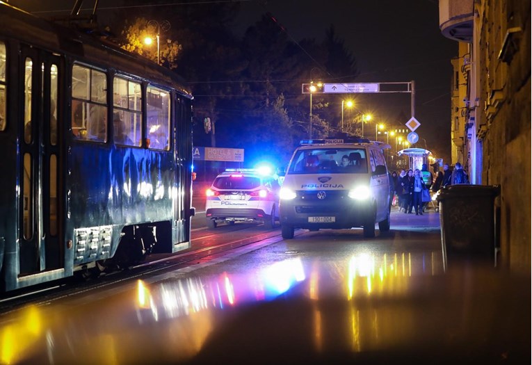 Žena u Zagrebu nožem napala taksista i opljačkala ga